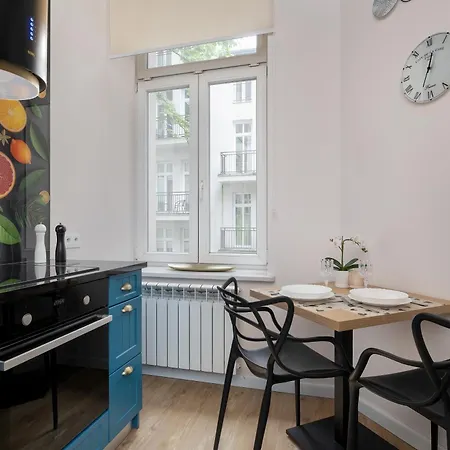 Charming With Desk In Downtown Cracow By Renters