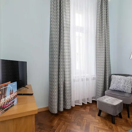 Charming With Desk In Downtown Cracow By Renters *
