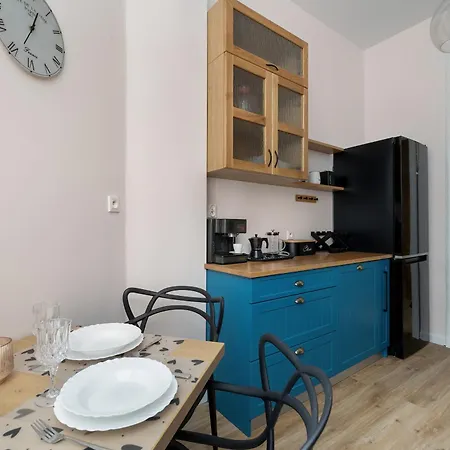 Charming With Desk In Downtown Cracow By Renters Апартаменты Краков