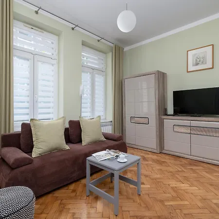 Charming With Desk In Downtown Cracow By Renters * Краков