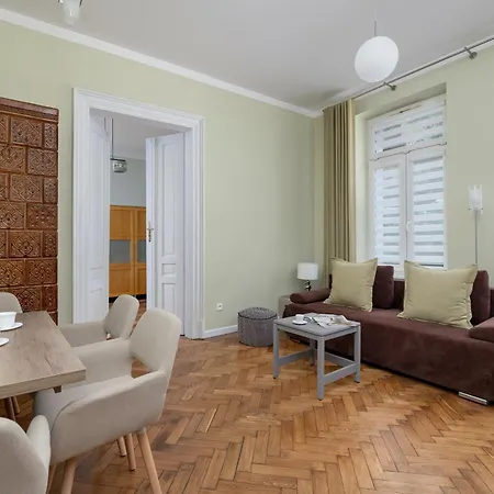 Charming With Desk In Downtown Cracow By Renters