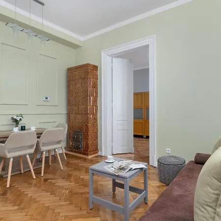 Апартаменты Charming With Desk In Downtown Cracow By Renters Краков