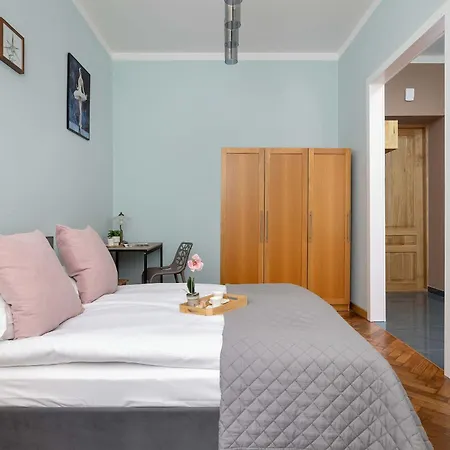 Charming With Desk In Downtown Cracow By Renters Апартаменты *