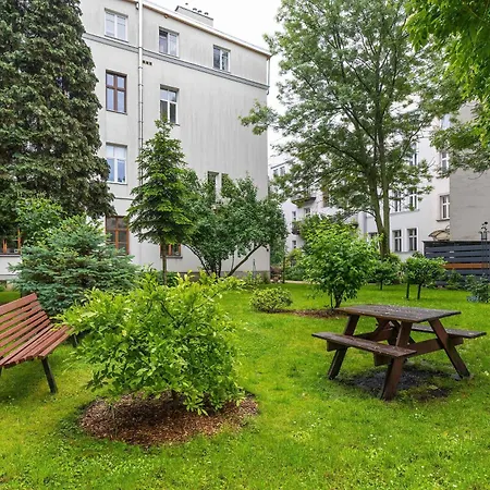 Апартаменты Charming With Desk In Downtown Cracow By Renters Краков