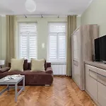 Charming With Desk In Downtown Cracow By Renters *