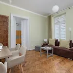 Charming With Desk In Downtown Cracow By Renters