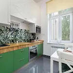 Charming With Desk In Downtown Cracow By Renters
