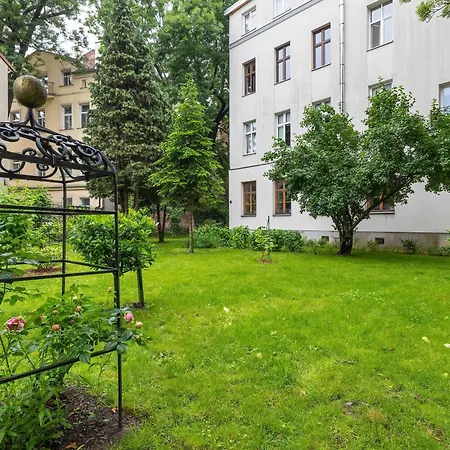 Charming With Desk In Downtown Cracow By Renters Apartman